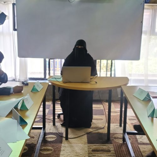 مناقشة سيمنار خطة بحث الماجستير للطالبة ياسمين عبدالله علي الراعي  في إدارة الاعمال