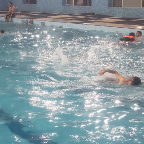 دشنت إدارة الانشطة الطلابية بجامعةالمستقبل بالتعاون مع ملتقئ الطالب الجامعي البطولة الداخلية للسباحة