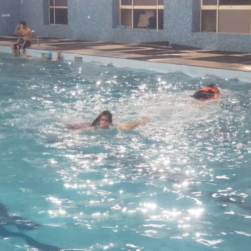 دشنت إدارة الانشطة الطلابية بجامعةالمستقبل بالتعاون مع ملتقئ الطالب الجامعي البطولة الداخلية للسباحة